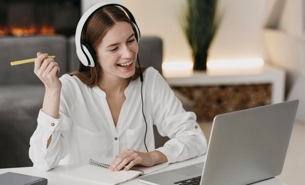 Kerja Santai tapi Produktif dengan Musik