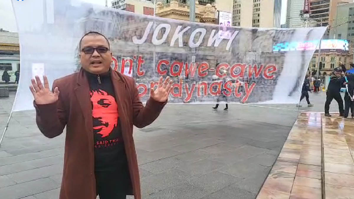 Poster ‘Jokowi Stop Cawe-cawe’ Sambut Kedatangannya di Australia