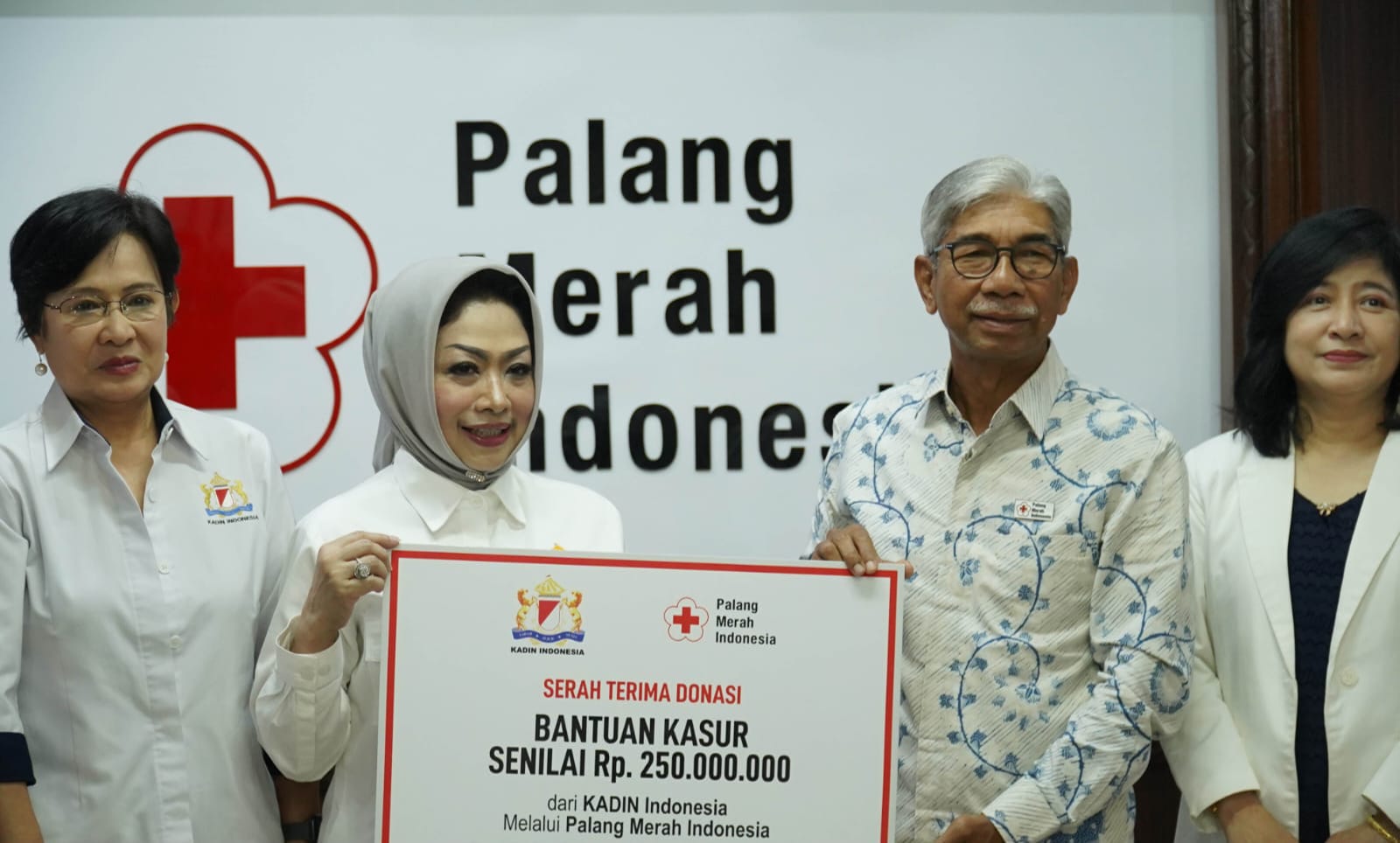 Kadin Indonesia Salurkan Bantuan Kasur Senilai Rp 250 Juta untuk Korban Bencana di Jawa Barat