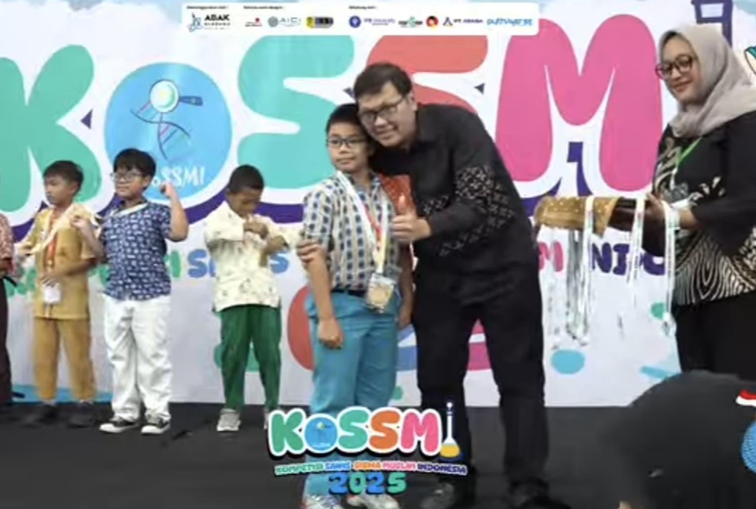 Prestasi Gemilang di Usia Dini: Rayhan Satya Mahendra Raih Medali Emas KoSSMI 2025 dan Ukir Prestasi Internasional