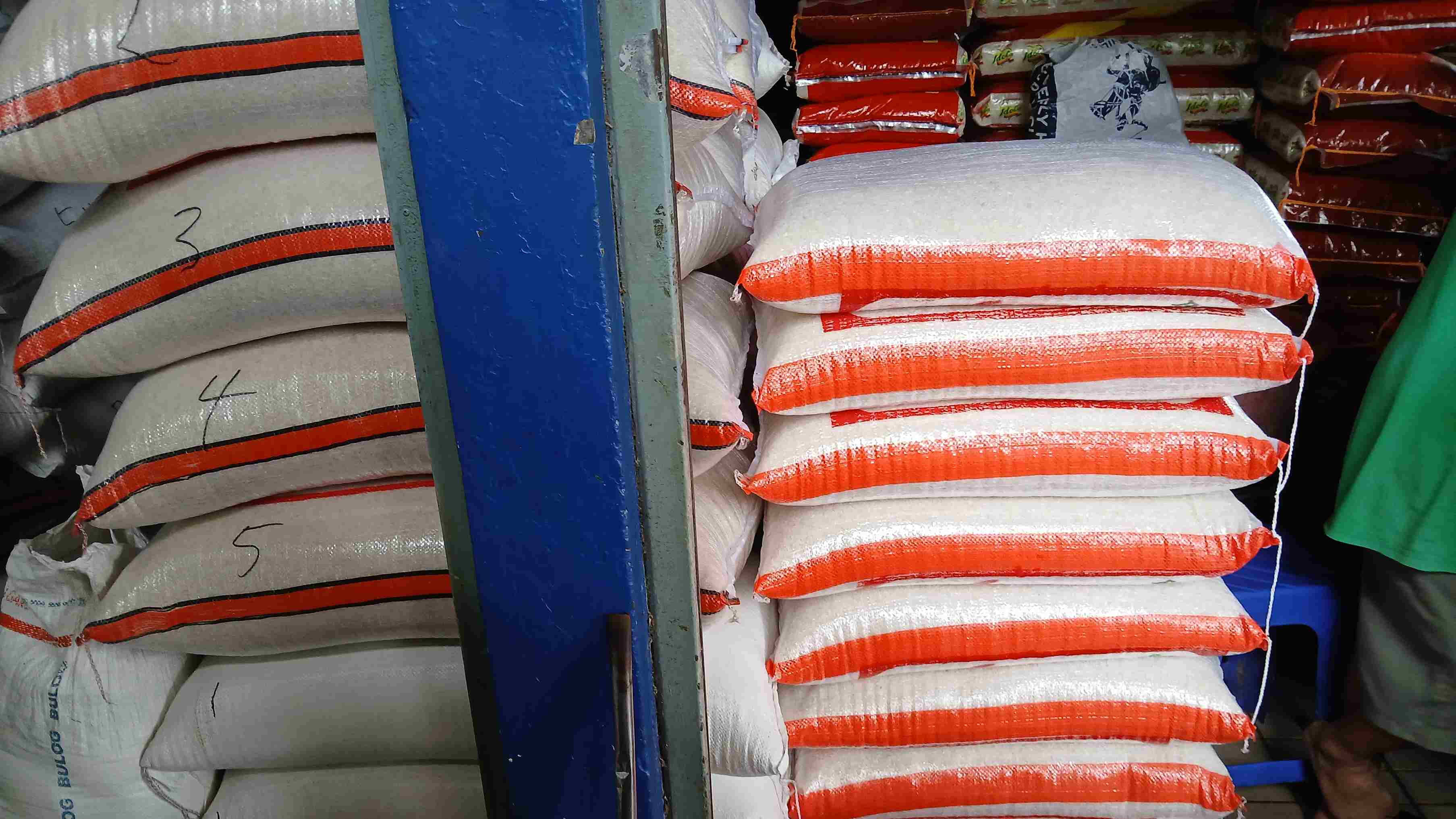 Beras Oplosan Hantui Masyarakat, Pedagang Pasar Induk Cipinang Tutup Toko Sementara