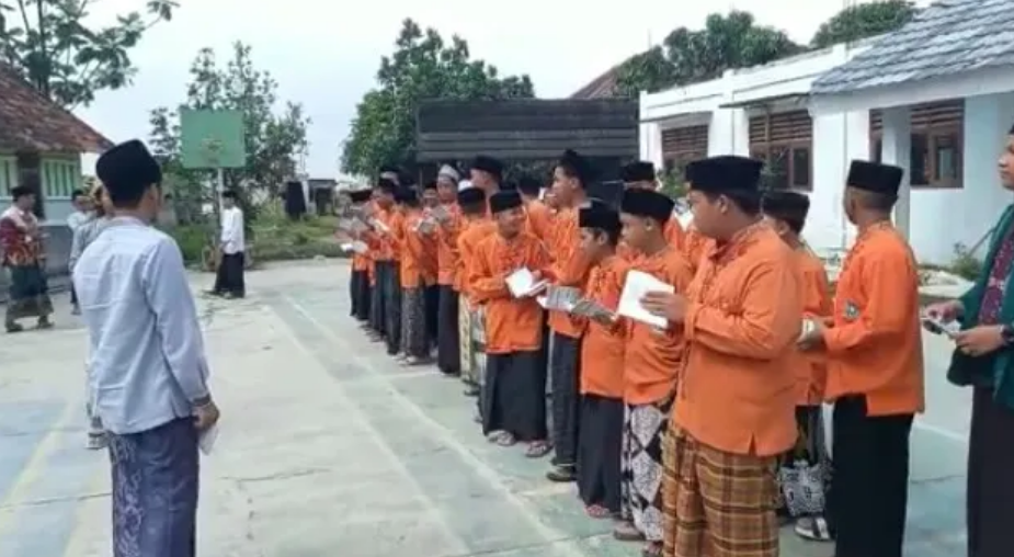 Irhamna Bil Lughoh Wat Turrots, Metode Baca Kitab Kuning Karya Pesantren di Pandeglang