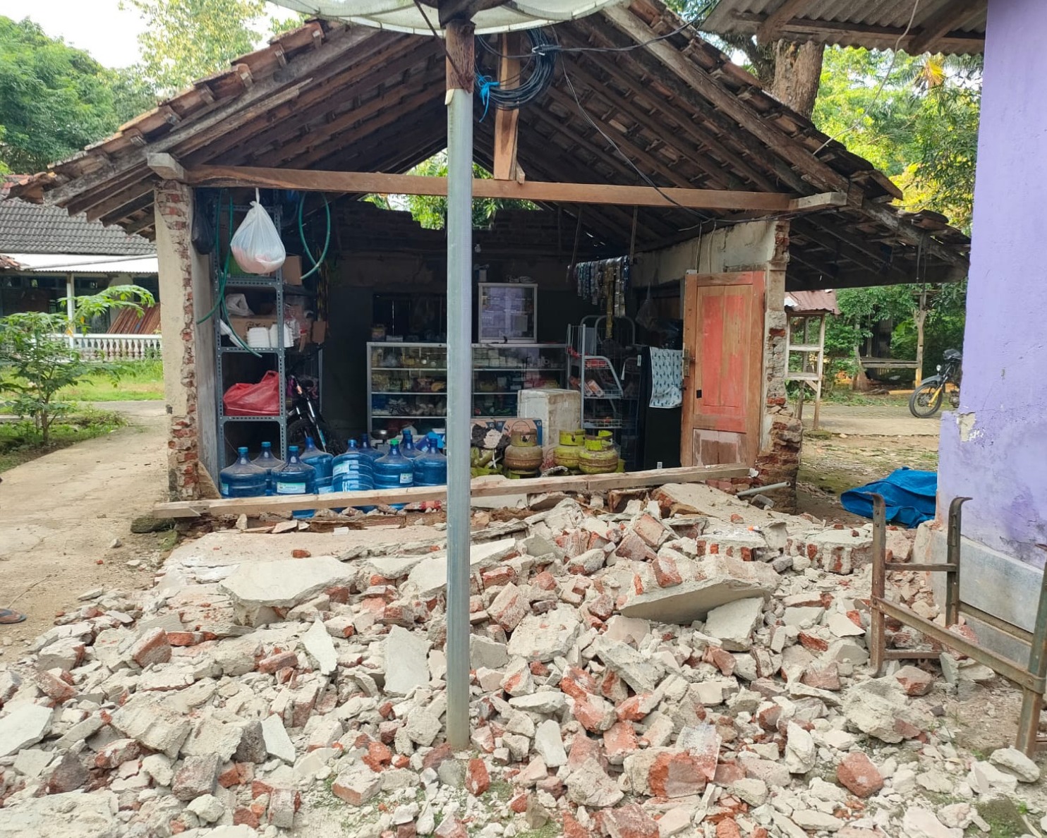 Rumah Rusak Berat Akibat Gempa Bawean Akan Dibangun Kembali oleh Pemerintah 