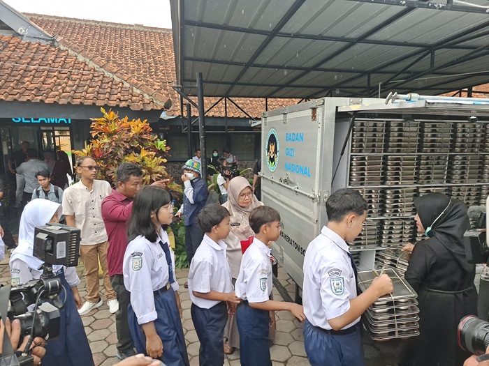 Isu Dana Zakat Dicaplok untuk MBG, SPPG Bantah: Anggaran Full dari Negara