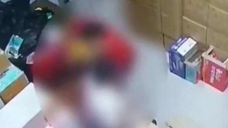 WNA China Ditusuk Rekan Kerja, Diduga Urusan Asmara