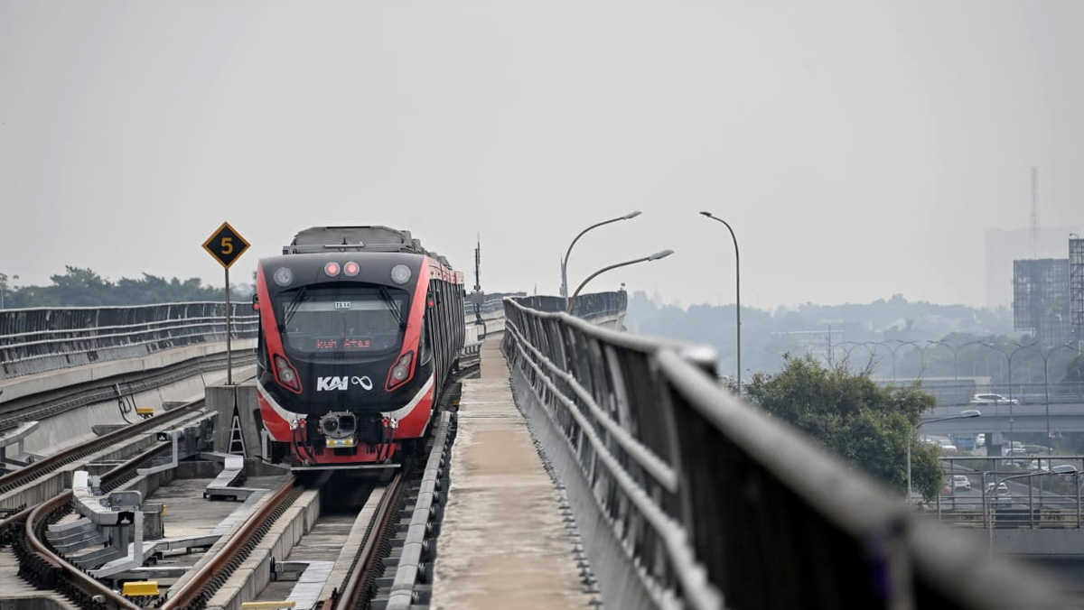 Kereta LRT Jabodebek yang Mogok 40 Menit di Stasiun Cikunir 2 Alami Gangguan Pintu, PT KAI: Kami Angkut ke Dipo