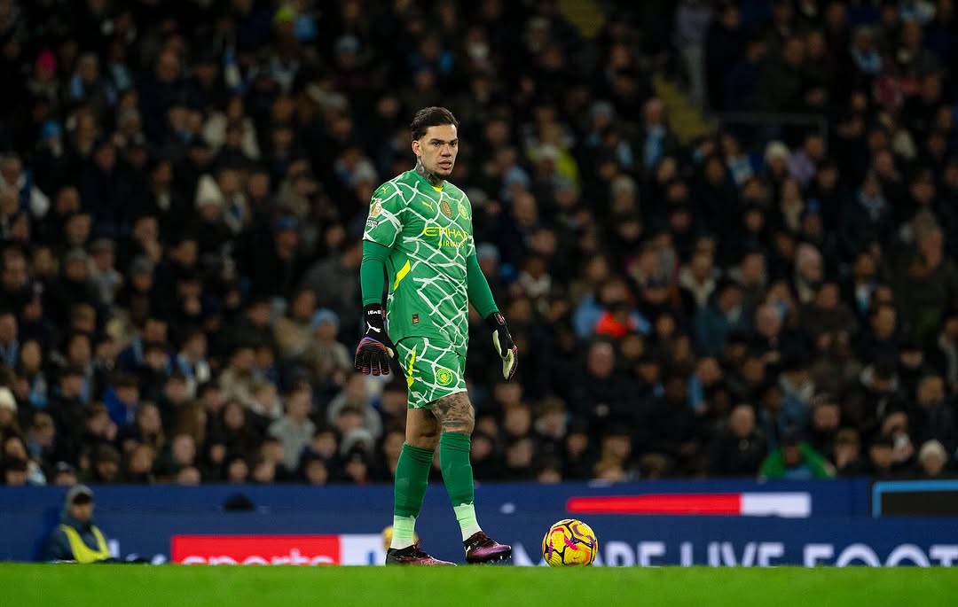 Napoli Incar Kiper Manchester City Ederson Moraes