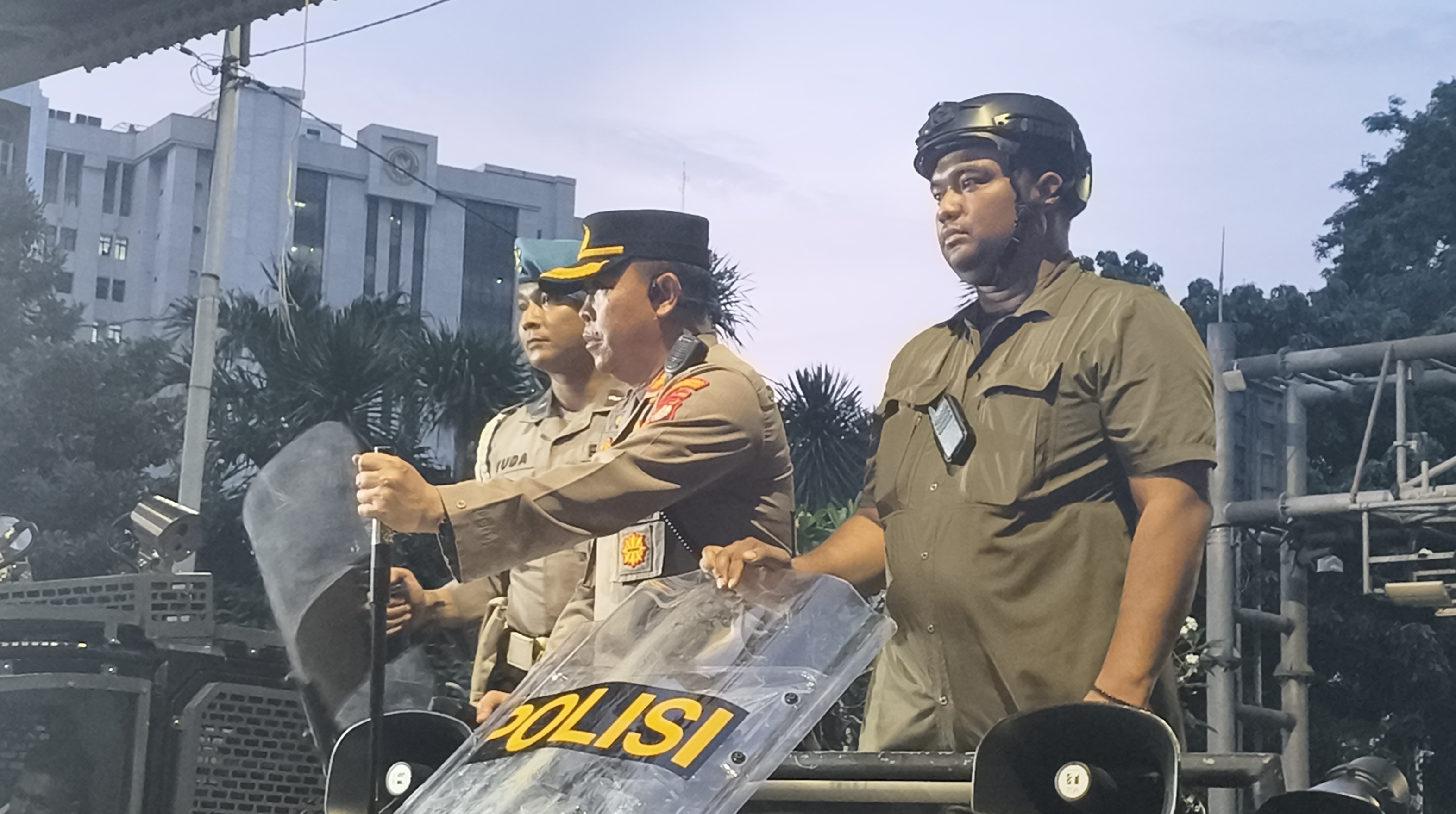 Lengah Pegang HP di Trotoar, PNS Jadi Korban Duo Jambret Juanda
