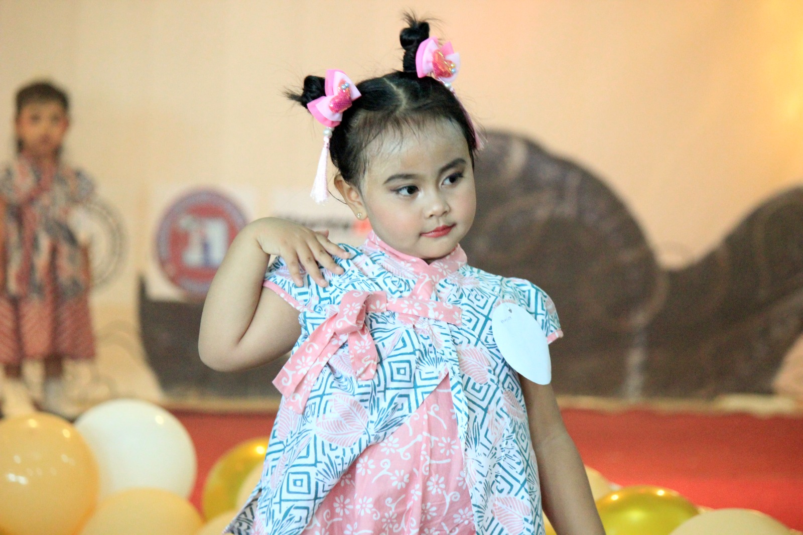 Bunda Ani Ajak Anak Cintai Budaya Lewat Fashion Show Batik