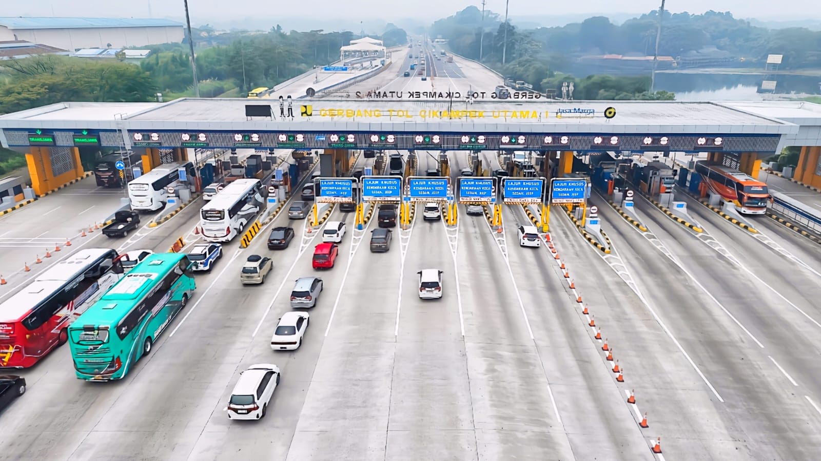 H-5 Natal, Kepadatan Lalu Lintas Meningkat di Semua Ruas Jalan Tol Trans Jawa, Berikut Rinciannya  