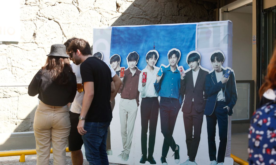 Pengaruh Budaya Korea Asing terhadap Keberlangsungan Budaya Lokal dan Pendidikan Karakter di Indonesia