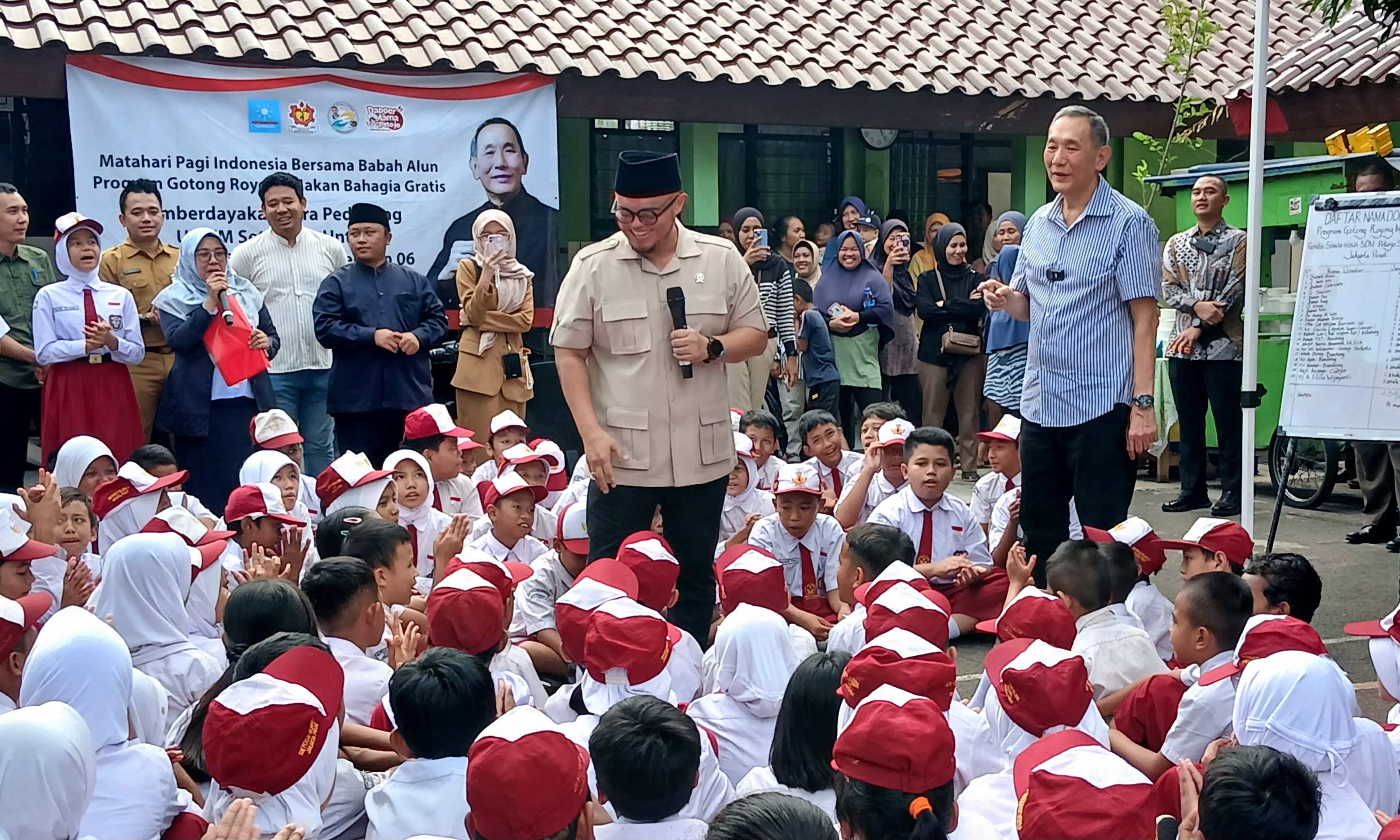 MPI Bersama Jusuf Hamka Gelar Makan Bahagia Gratis di SDN Petojo Selatan 06