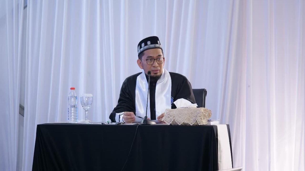 BACA! Ustadz Adi Hidayat Ungkap Lafal Doa Pergantian Tahun 2025, Lengkap dengan Bahasa Indonesia