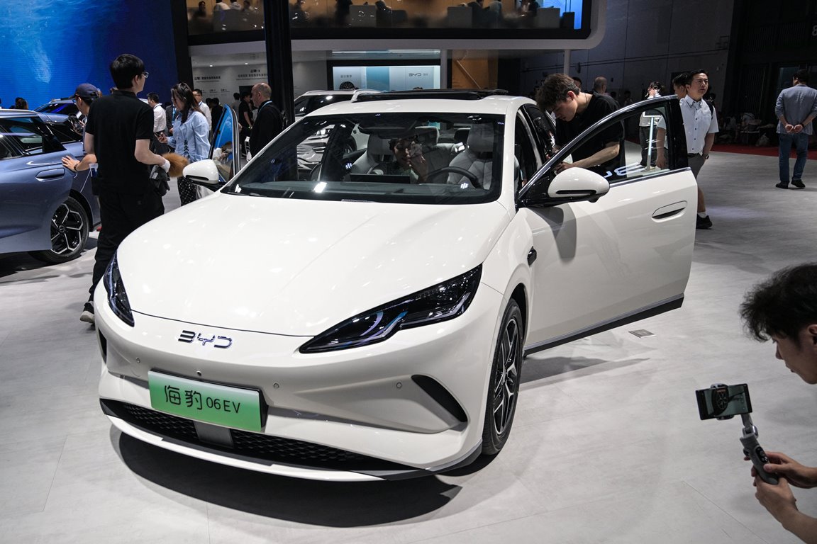 Subsidi Menyusut, Penjualan Mobil Listrik di Tiongkok Tertekan: Bisa Kembali ke Bensin…?