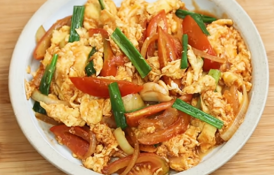 Resep Sarapan Pagi: Masak Telur Tomat Simpel dan Sehat Ala Chef Devina Hermawan