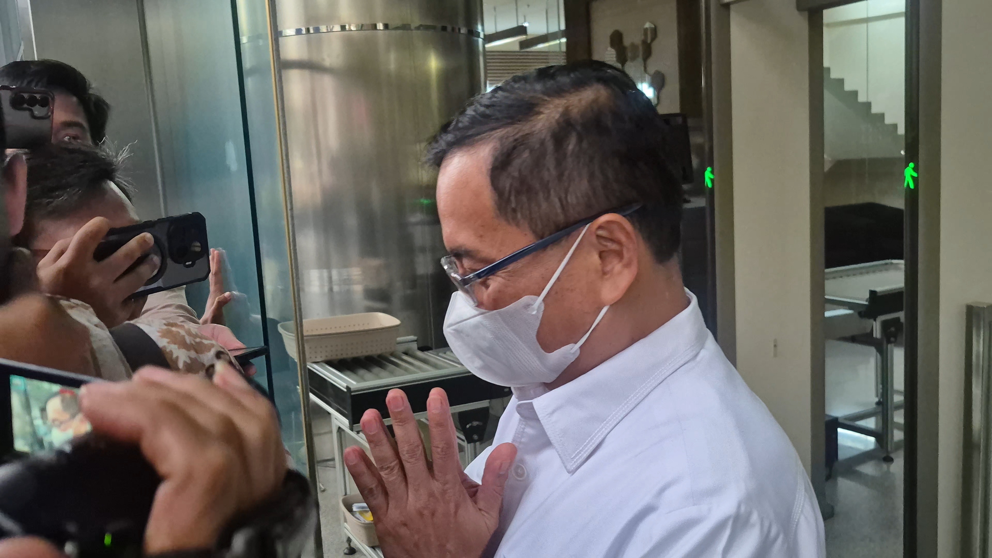Kasus Korupsi Dana Bencana BNPB: Sestama Rustian Hemat Bicara Usai Diperiksa KPK