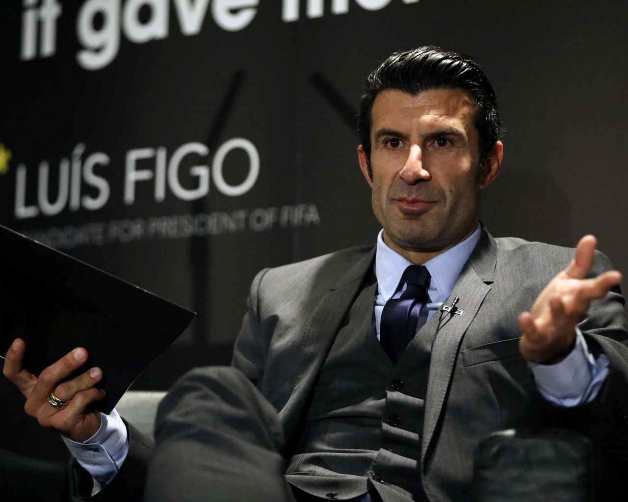 Luis Figo Kecam Kepemimpinan Infantino, Minta Presiden FIFA Mundur