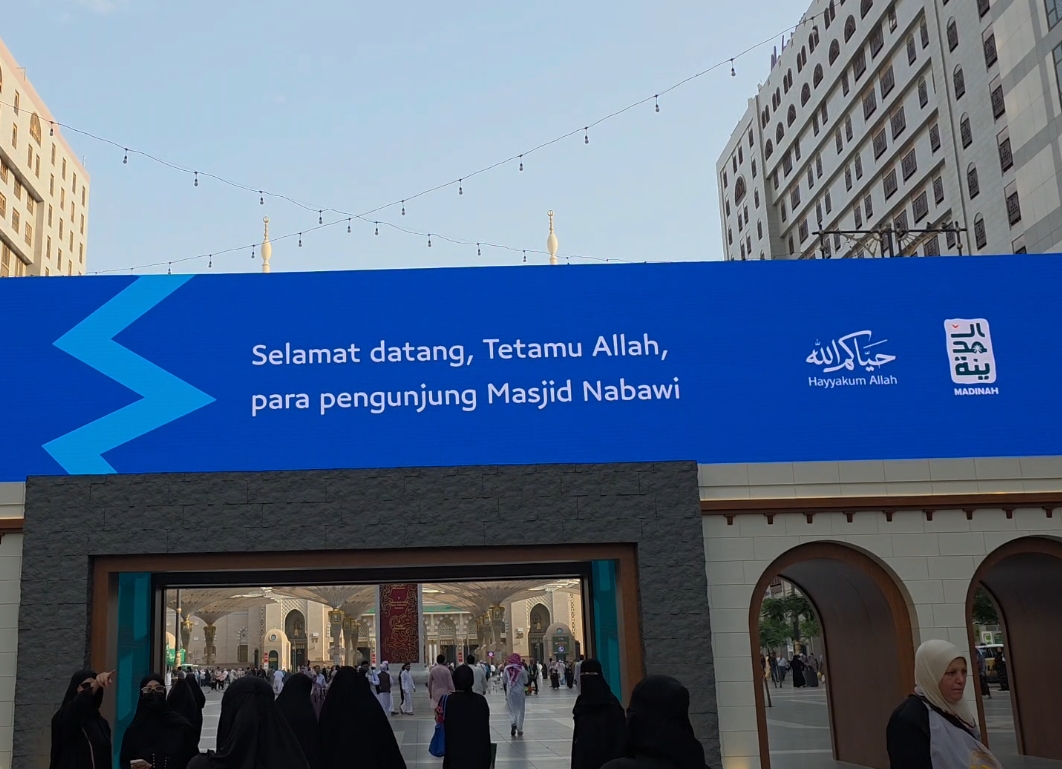 Bahasa Indonesia Mejeng di Masjid Nabawi, Jemaah: Berasa di Kampung Halaman