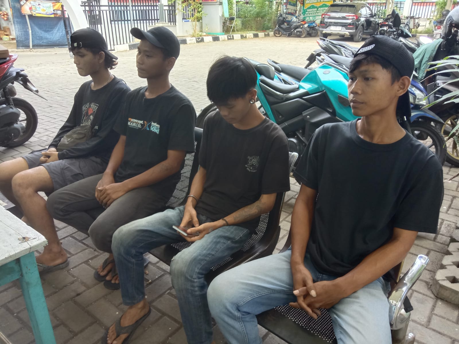 Lengah Sedikit, Rokok di Warung Bu Mumun Digasak Pencuri