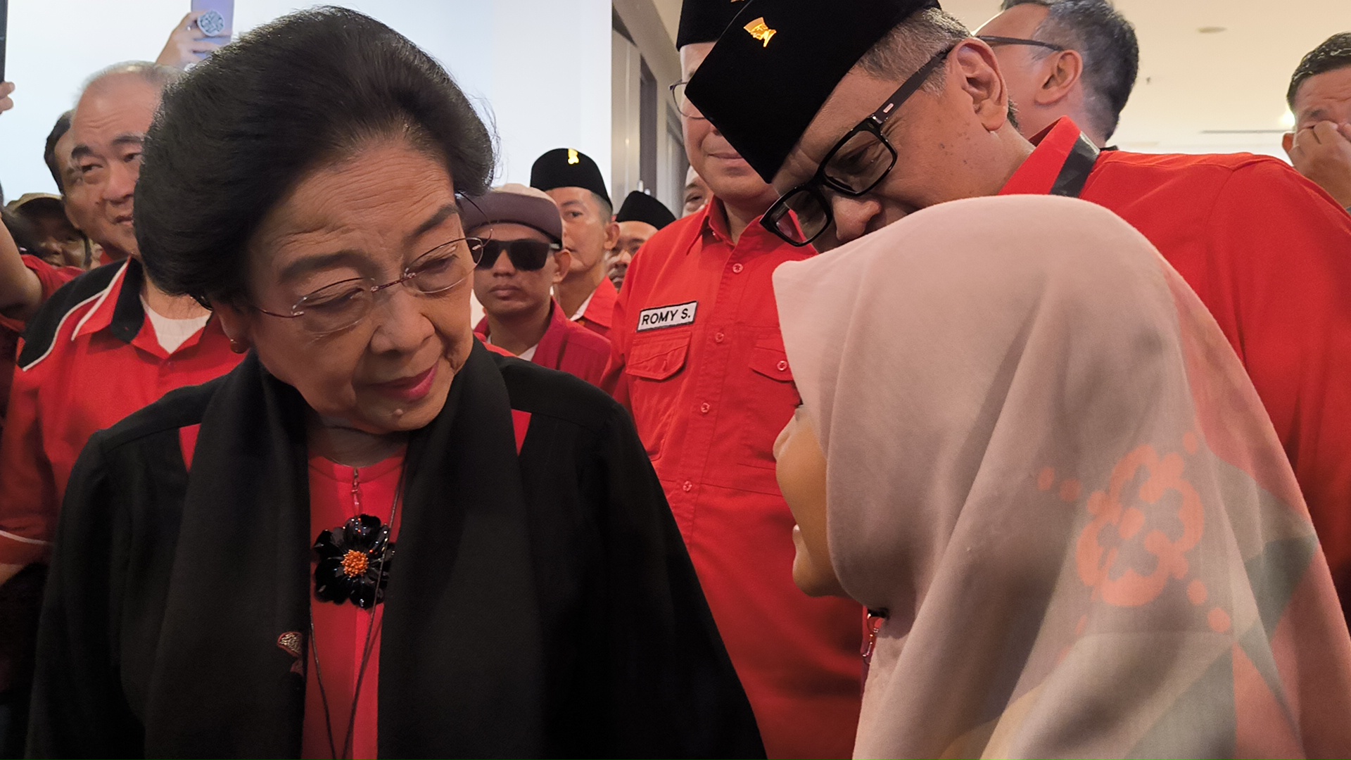 Tiba di Rakernas ke-5 PDI Perjuangan, Megawati Langsung Datangi Booth UMKM