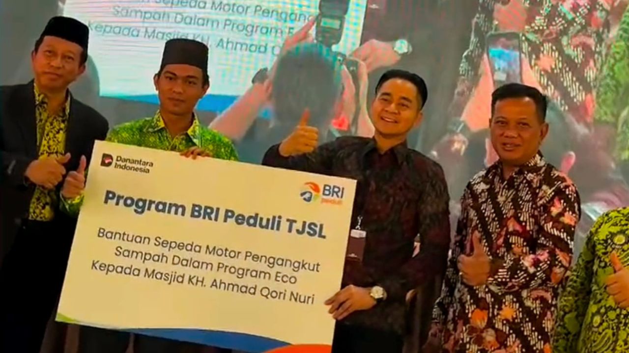 BRI Serahkan Motor Pengangkut Sampah untuk Eco Masjid di Ponpes Al Ittifaqiah Ogan Ilir