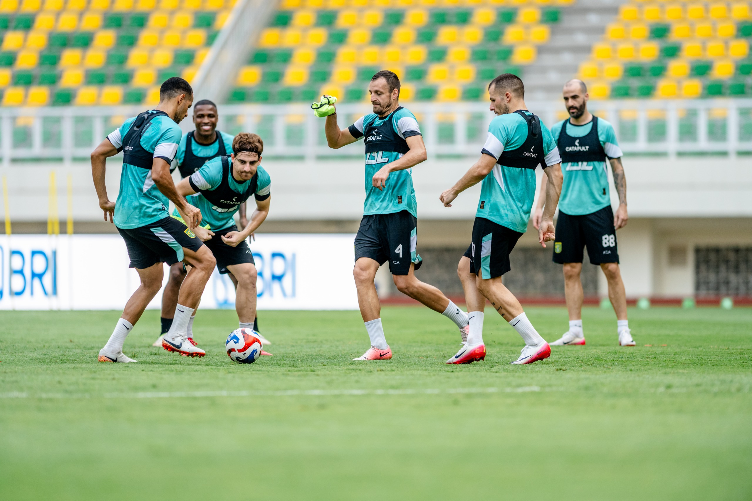 Persebaya Bersiap Hadapi Dewa United, Edu: Kami Siap Tempur!