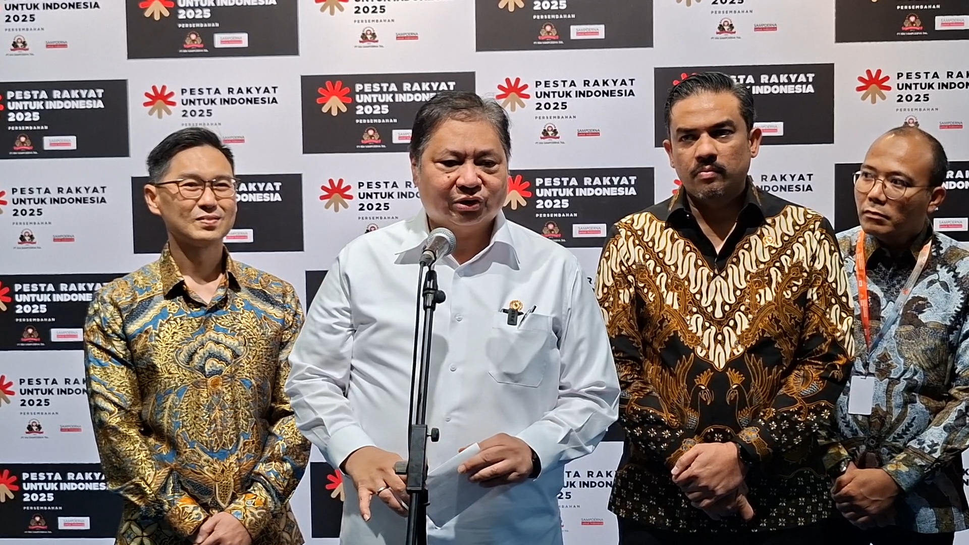 Pedagang Beras di Pasar Mengeluh Rugi, Airlangga Hartarto Klaim Surplus di Tengah Isu Beras Oplosan