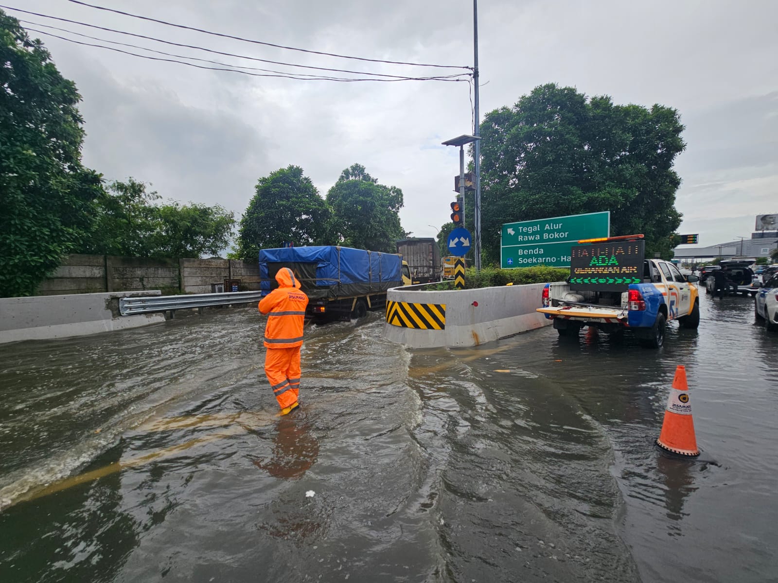 Update Banjir Tol Sedyatmo Pagi Ini, Debit Air Masih Tinggi