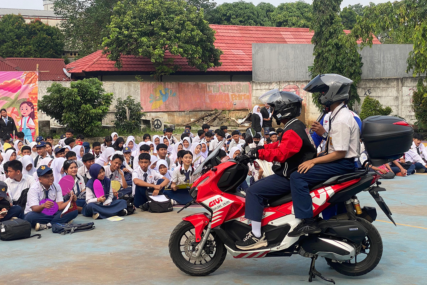 Tak Hanya Kenalan Sekolah, Ribuan Pelajar SMK Dibekali Ilmu Safety Riding Saat MPLS