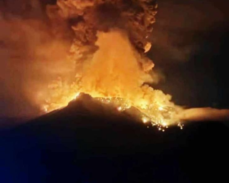 Gunung Ruang di Sulawesi Utara Meletus Lagi, Ratusan Penduduk Pulau Tagulandang Dievakuasi