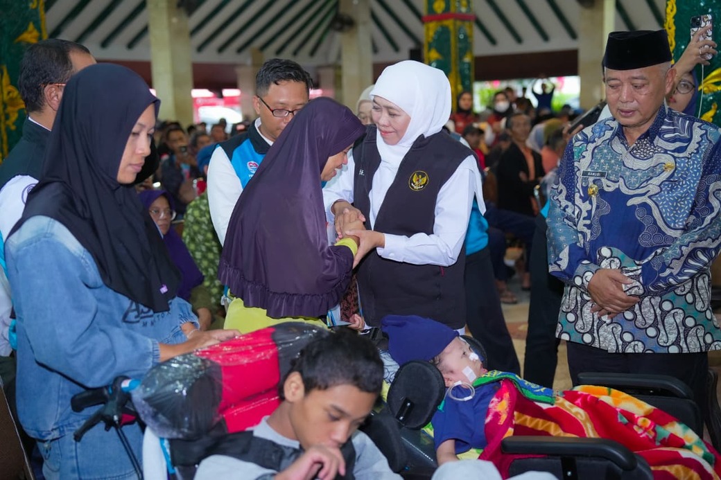 Gubernur Khofifah Salurkan Bansos Rp7,05 Miliar di Kabupaten Malang