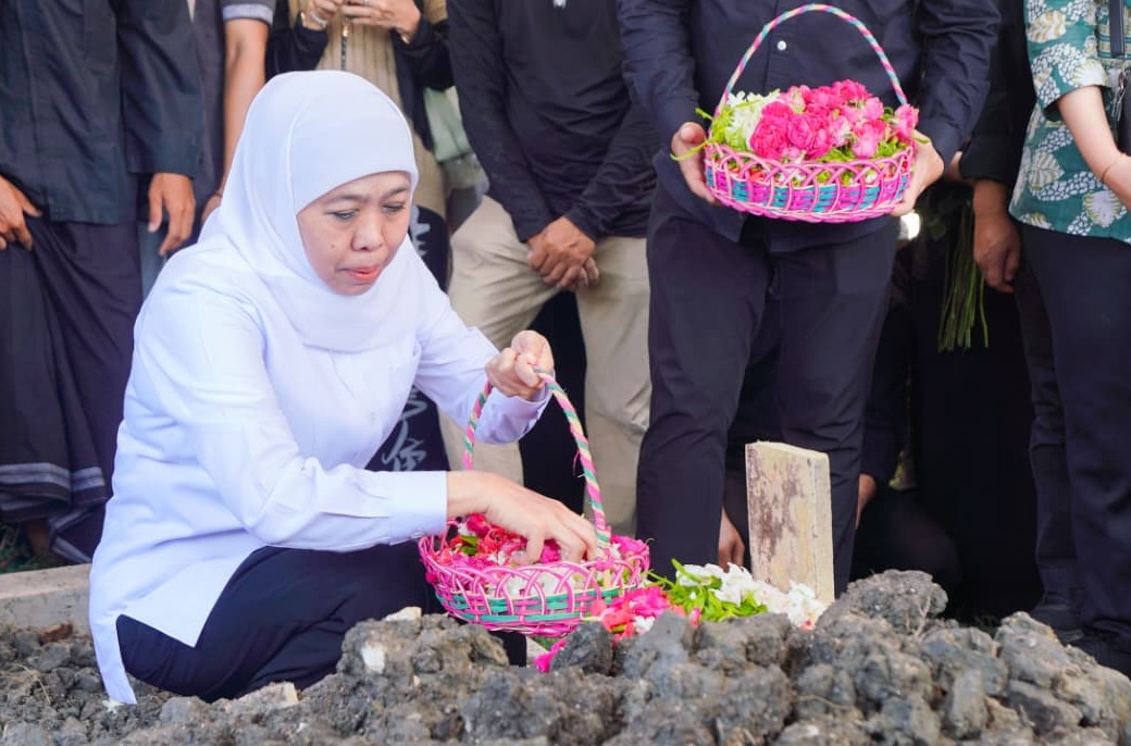 Takziah dan Iringi Pemakaman Atlet Muda Naufal Takdir Al Bari di Gresik, Gubernur Khofifah Sebut Dunia Olahraga Kehilangan Putra Terbaiknya