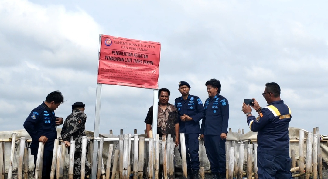 Diduga Tak Berizin, Pagar Laut Milik PT MAN di Tarumajaya Bekasi Disegel KKP