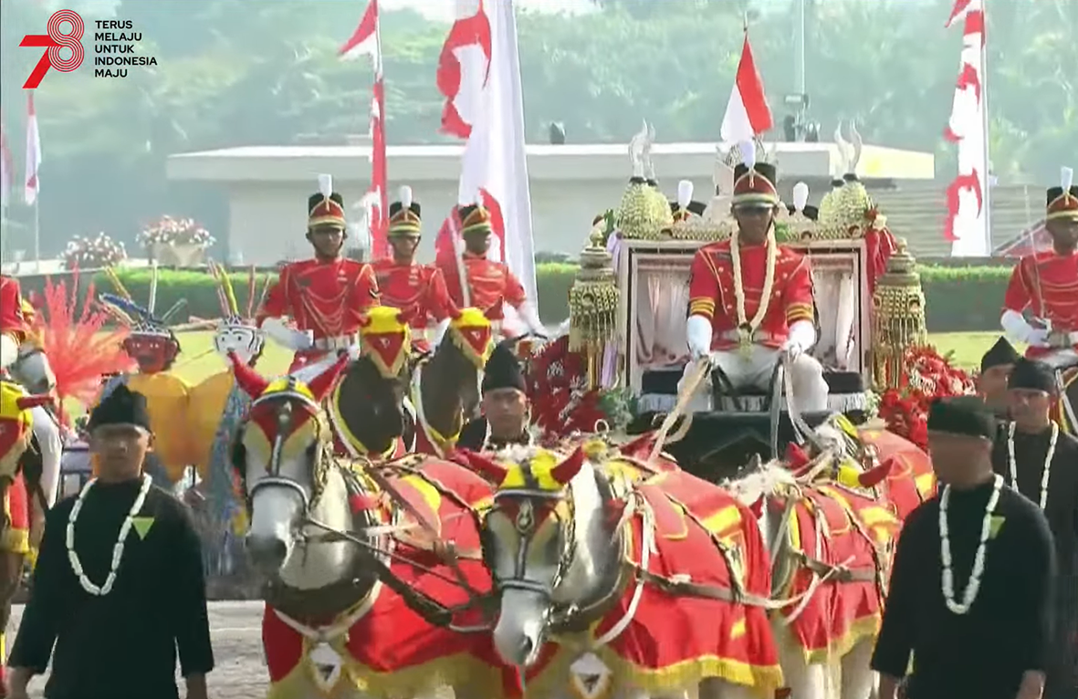 Filosofi Kereta Kencana Ki Jagarasa, Pembawa Sang Saka Merah Putih dan Teks Proklamasi