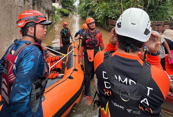 DMC Dompet Dhuafa Respon Banjir Jakarta: Evakuasi, Bantuan Penyintas dan Langkah Penting Bagi Masyarakat Hadapi Banjir