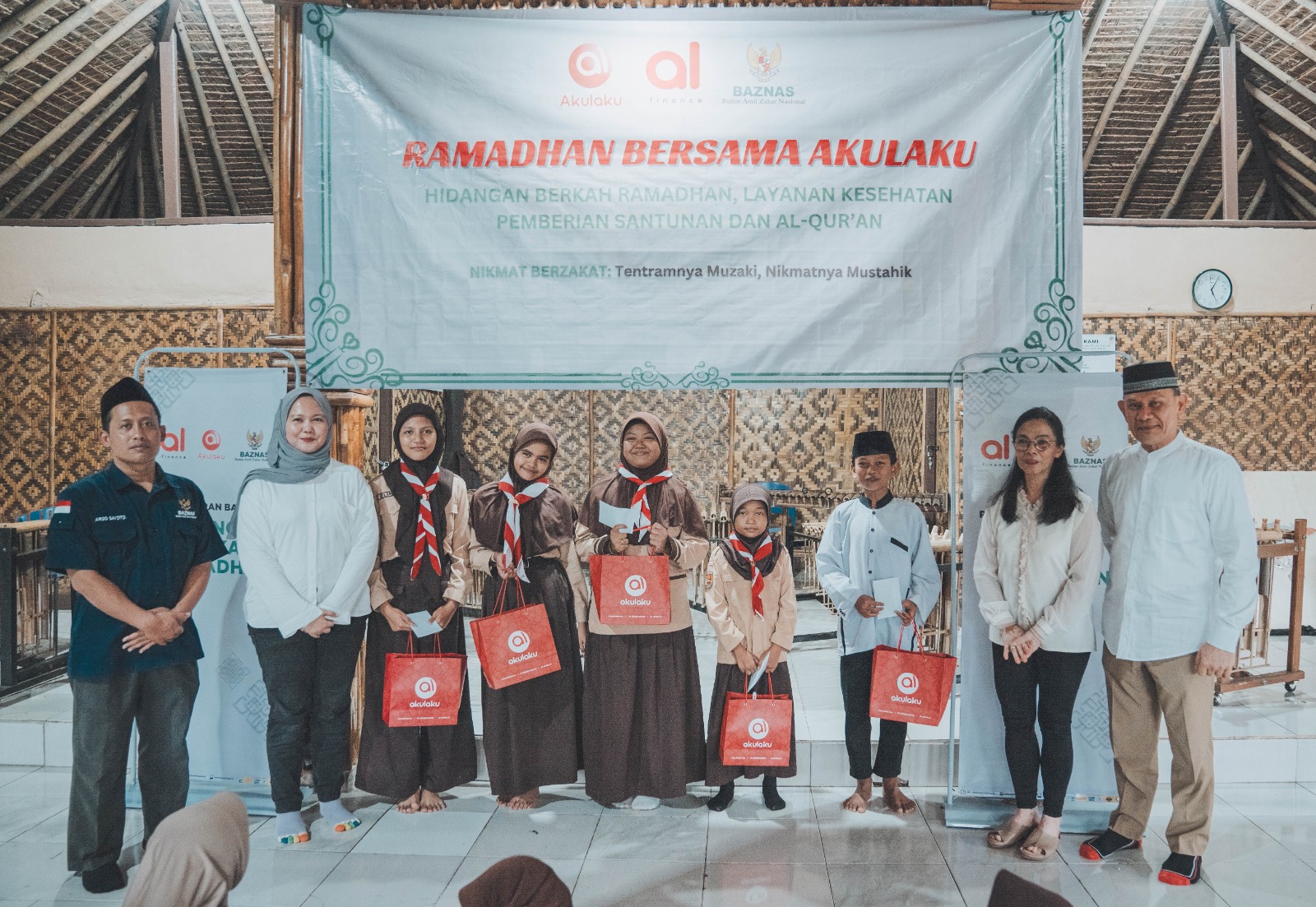 Akulaku dan BAZNAS RI Berbagi Berkah Ramadhan Bersama Anak-Anak Pemulung di Bekasi