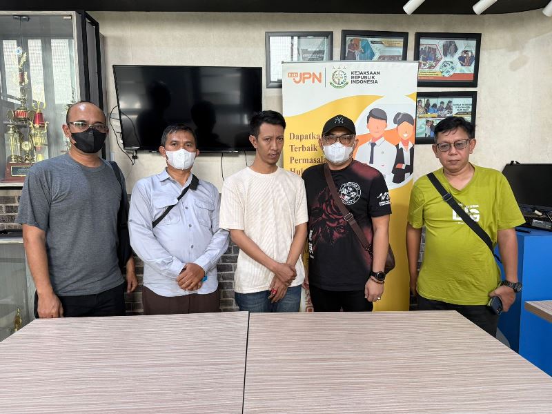 Tim SIRI Kejagung Tangkap Buronan Kasus Cukai di Jakarta Selatan