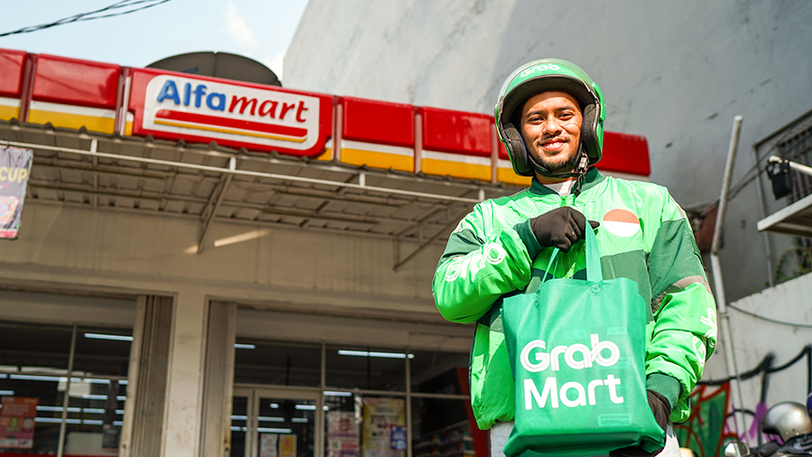 Konsumen Alfamart di GrabMart Suka Belanja Malam Hari, Paling Banyak Beli Camilan