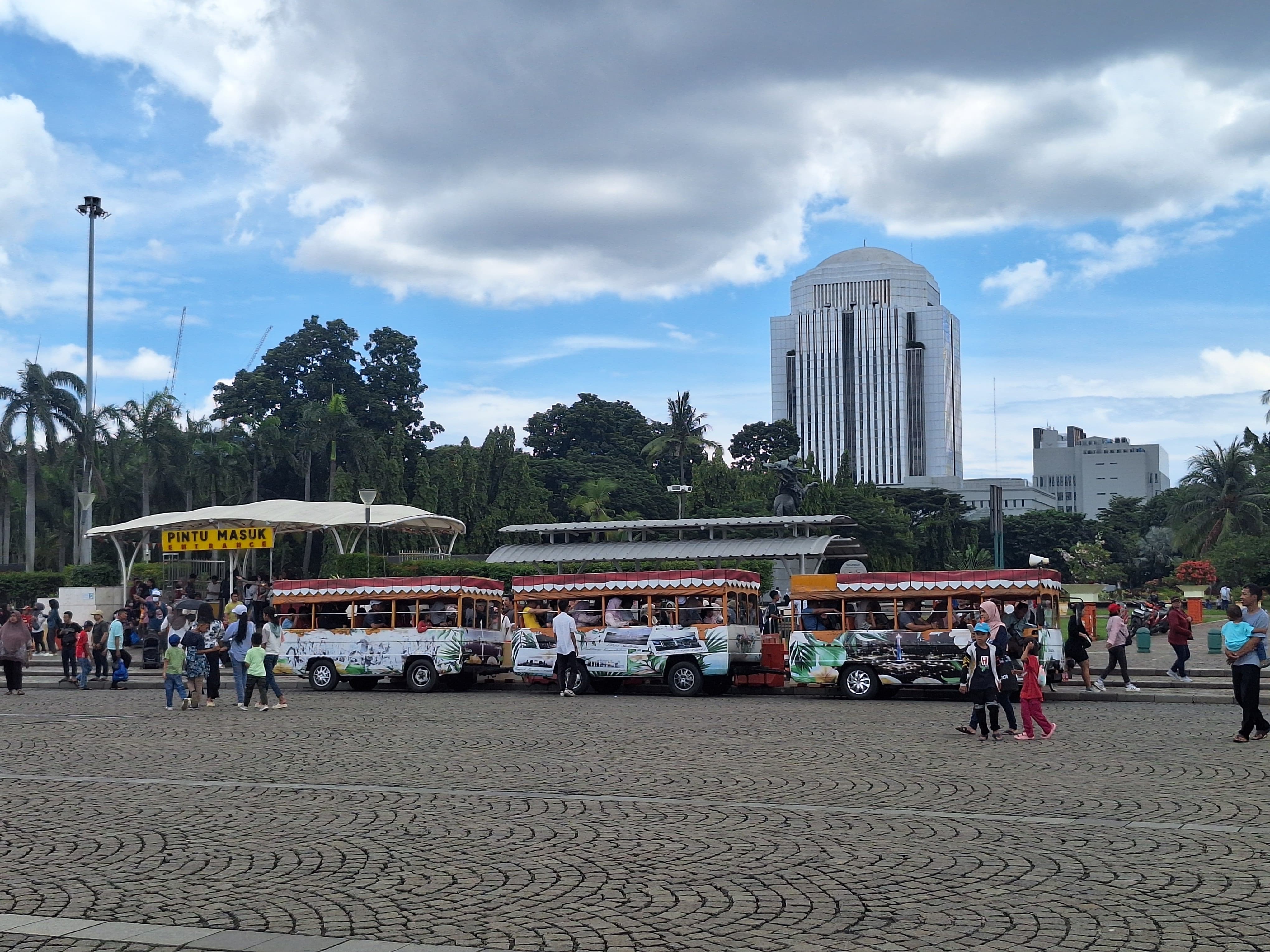 Tiket Murah, Monas Jadi Pilihan Wisata Keluarga Saat Libur Lebaran 2025