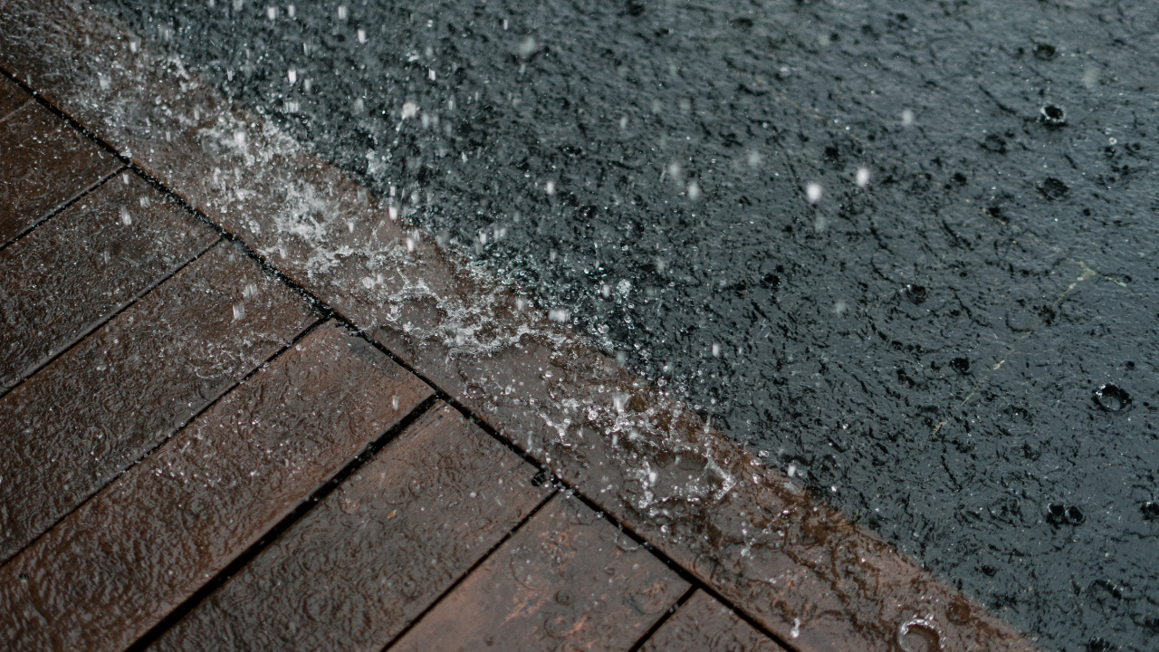 Apa Itu Mikroplastik yang Ditemukan BRIN Pada Air Hujan Jakarta, Bahayakah untuk Kesehatan?