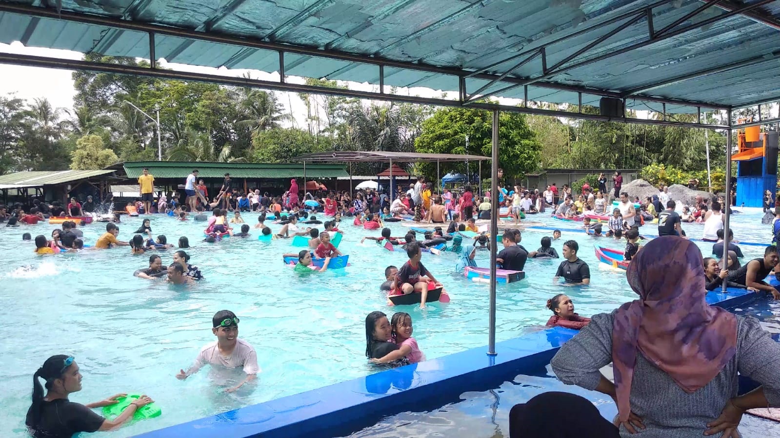 Wisatawan Padati Lokasi Wisata di Kuningan