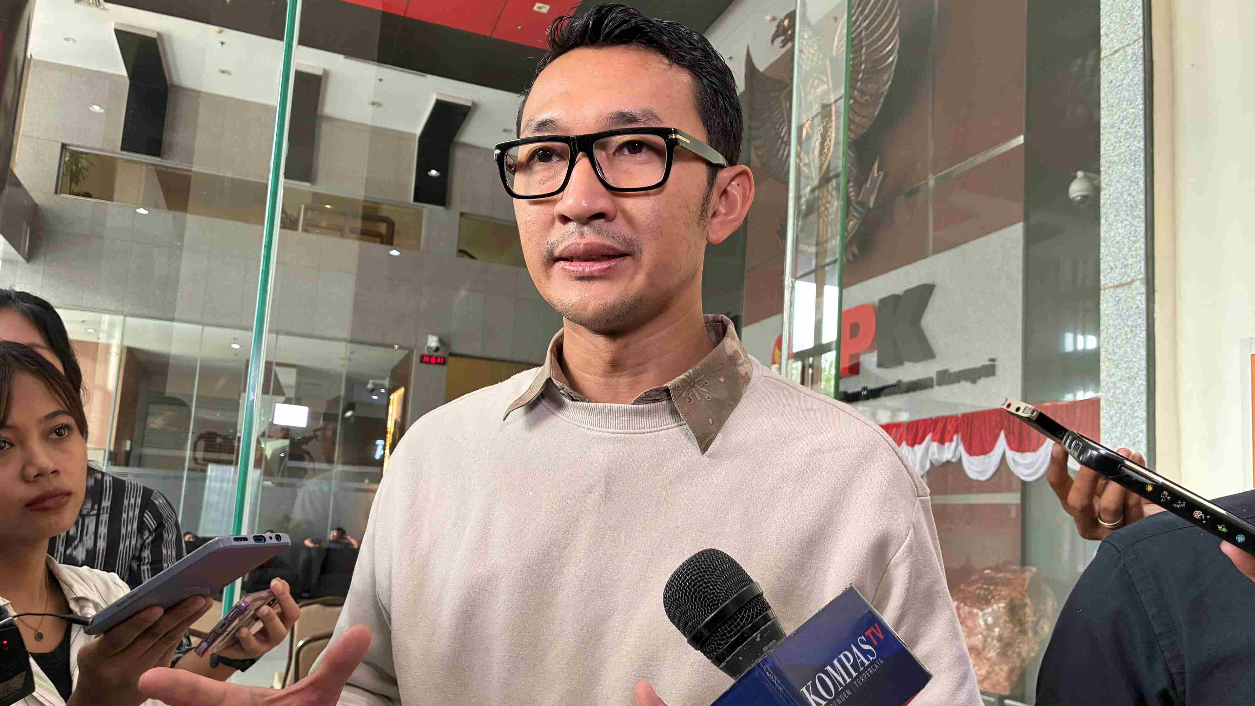 Saat Penggeledahan, KPK Temukan 4 Handphone di Plafon Rumah Wamenaker Immanuel Ebenezer