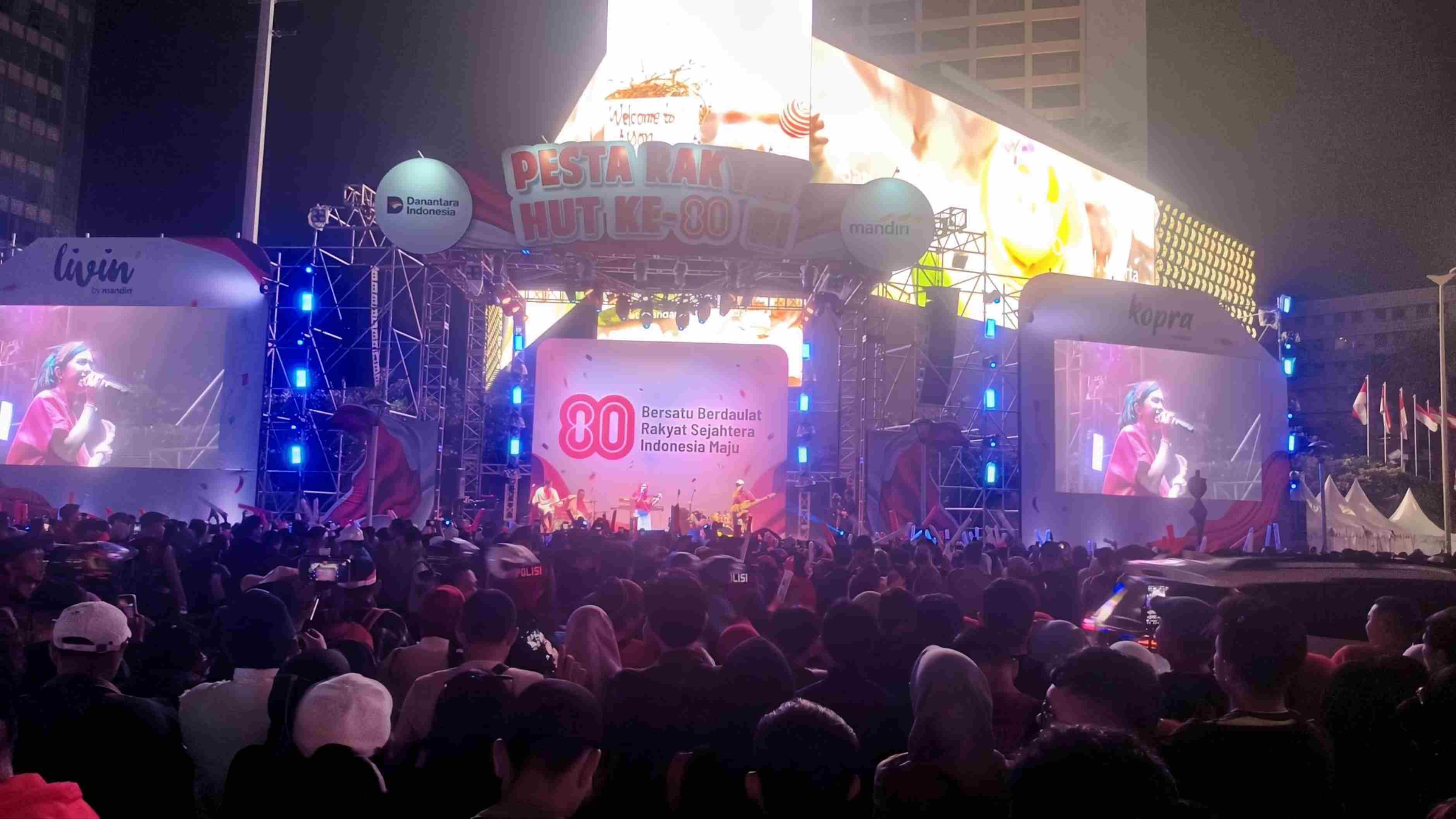 Bu Neti Rela Melancong dari Garut untuk Meriahkan Pesta Rakyat HUT ke-80 RI di Bundaran HI 