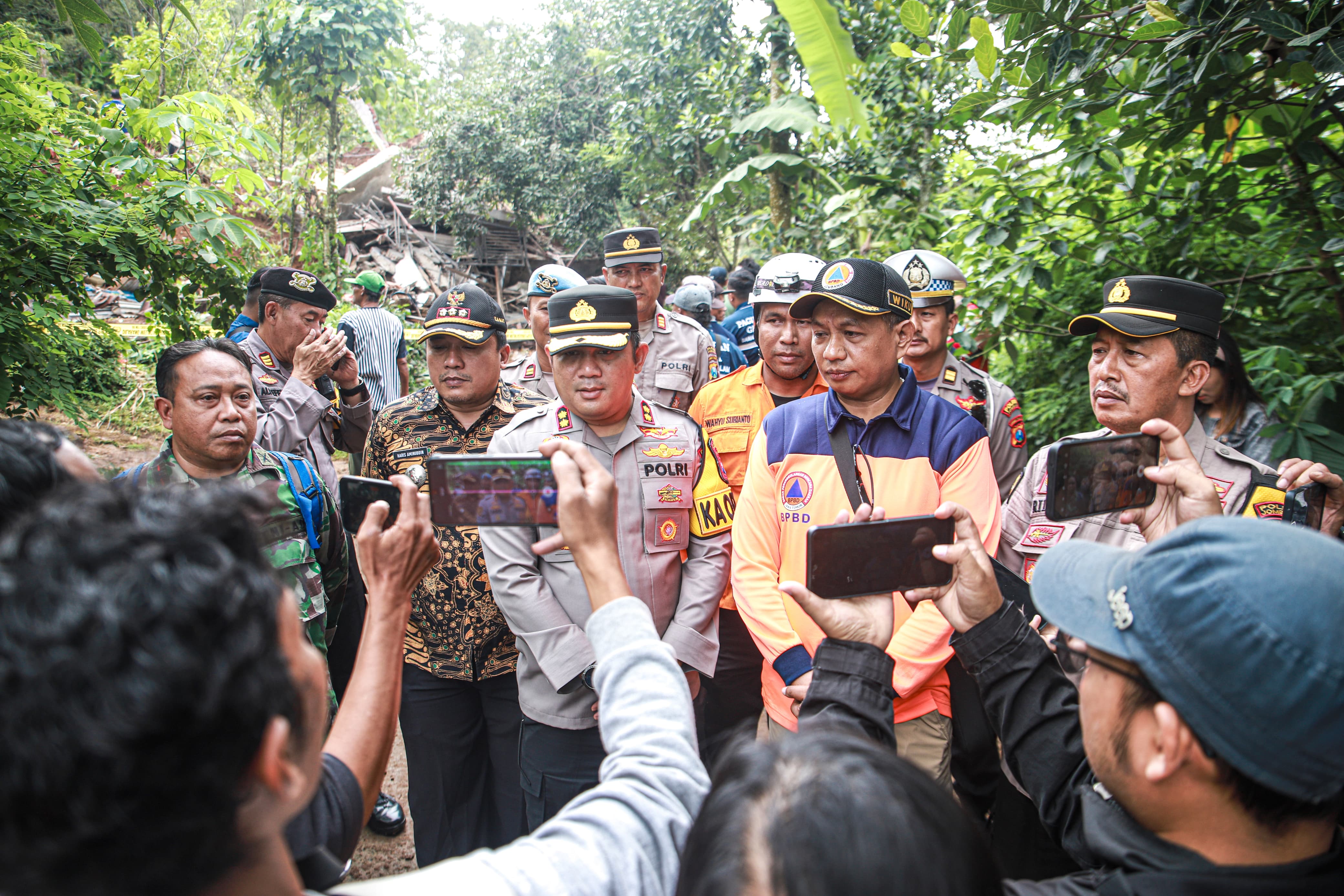 Longsor di Jombang, 5 Warga Tertimbun Tanah