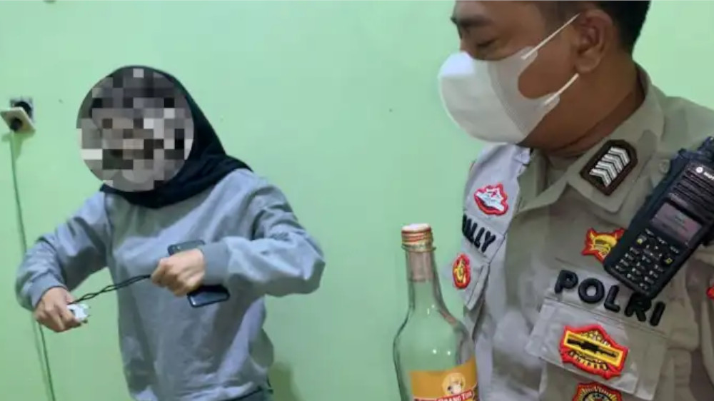 Miris! Belasan Pasangan Mesum di Serang Diamankan, Polisi Temukan Botol Miras dari Kos-kosan