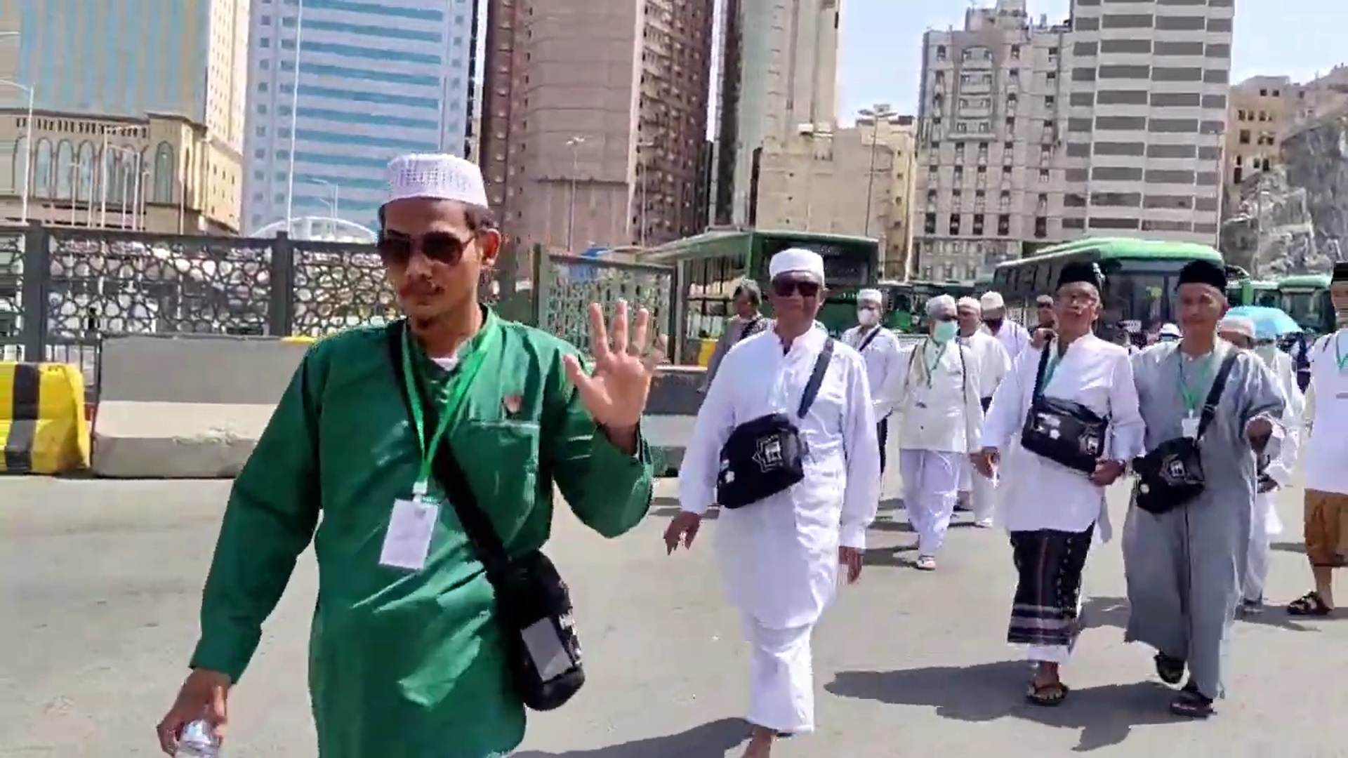 Jamaah Mulai Beraktivitas di Makkah, Kemenag Ingatkan Catat Nama Hotel, Bawa Minum, dan Jangan Berjalan Tanpa Sandal