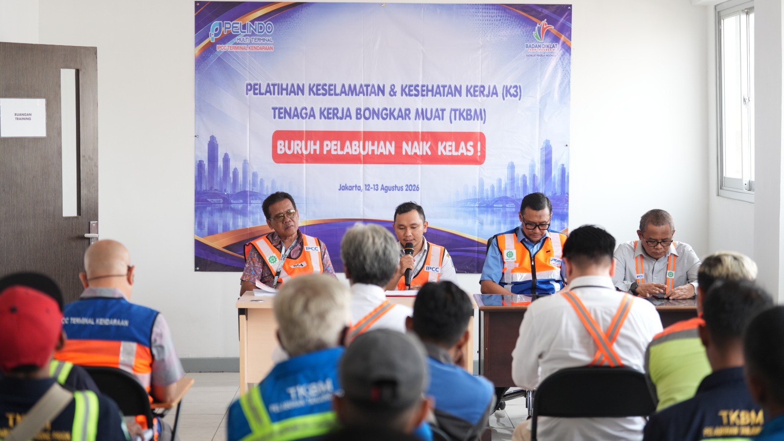 Tingkatkan Kompetensi TKBM, IPCC Gelar Pelatihan Sertifikasi Basic K3 