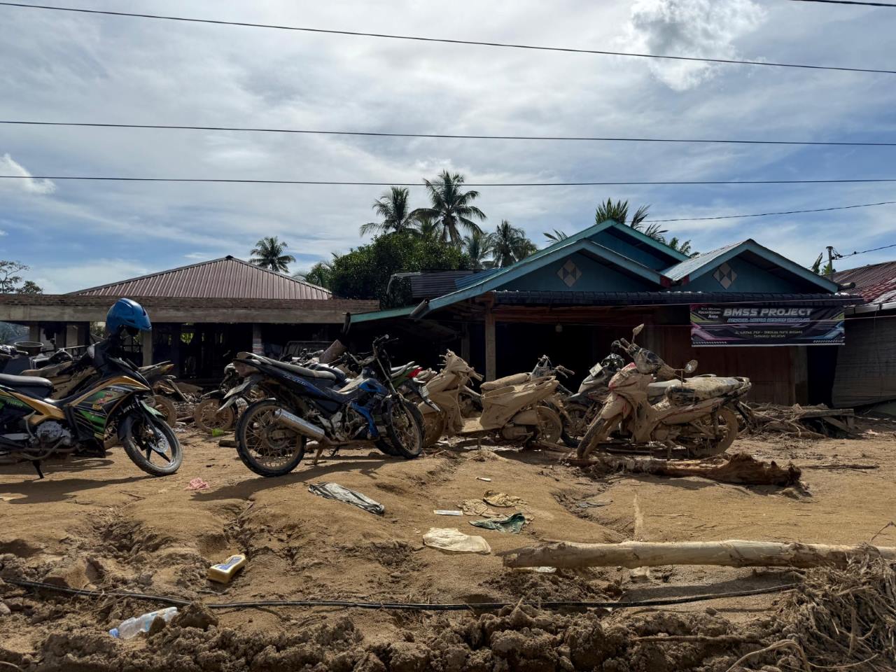 Tapanuli Tengah Masih Terisolasi: 125 Orang Meninggal dan Akses Terputus