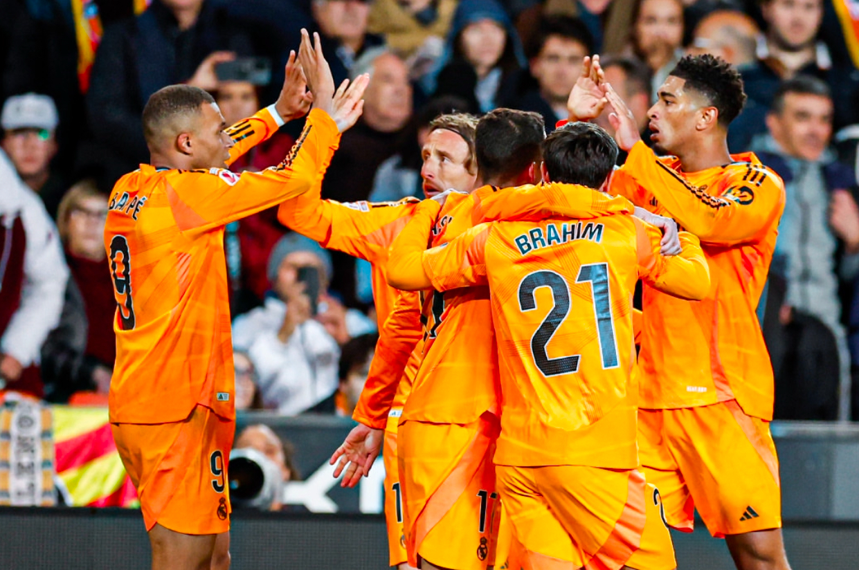 10 Pemain Real Madrid Menang Dramatis Gilas Valencia 2-1, Ancelotti Kritik Los Blancos Bermain Seperti Jekyll-and-Hyde 