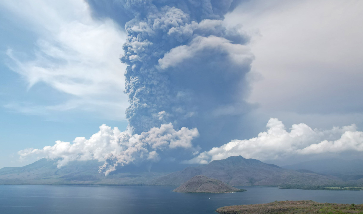 Pemkab Tetapkan Status Siaga Darurat Erupsi Gunung Lewotobi Laki-Laki hingga 7 Januari 2025